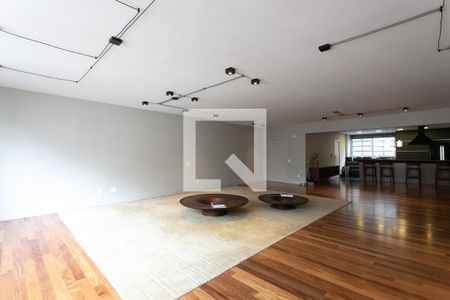 Apartamento para alugar com 250m², 3 quartos e 2 vagas Apartamento para alugar com 250m², 3 quartos e 2 vagasSala