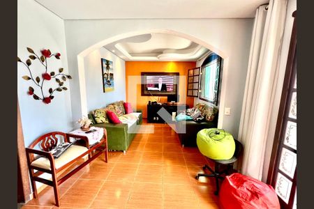 Casa à venda com 145m², 3 quartos e 1 vaga Casa à venda com 145m², 3 quartos e 1 vagaSala