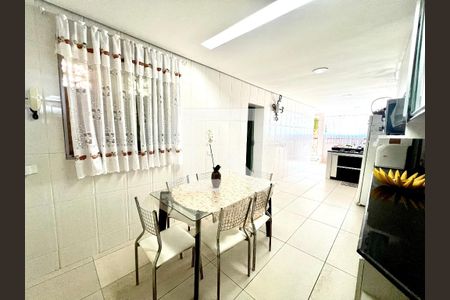 Casa à venda com 145m², 3 quartos e 1 vaga Casa à venda com 145m², 3 quartos e 1 vagaCozinha