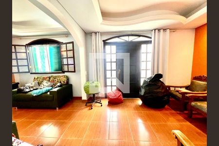 Casa à venda com 145m², 3 quartos e 1 vaga Casa à venda com 145m², 3 quartos e 1 vagaSala