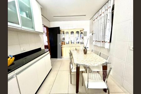 Casa à venda com 145m², 3 quartos e 1 vaga Casa à venda com 145m², 3 quartos e 1 vagaCozinha