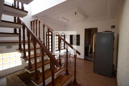 Casa à venda com 280m², 4 quartos e 6 vagasEscada