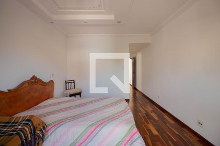 Casa à venda com 280m², 4 quartos e 6 vagasSuite