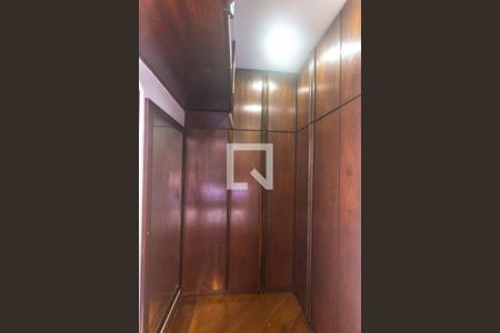 Casa à venda com 350m², 4 quartos e 6 vagas Casa à venda com 350m², 4 quartos e 6 vagasCloset