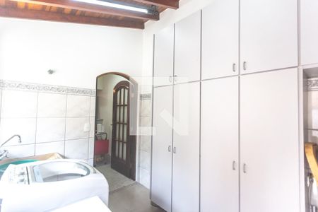 Casa à venda com 350m², 4 quartos e 6 vagas Casa à venda com 350m², 4 quartos e 6 vagasÁrea de Serviço