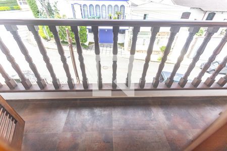 Casa à venda com 350m², 4 quartos e 6 vagas Casa à venda com 350m², 4 quartos e 6 vagasVaranda