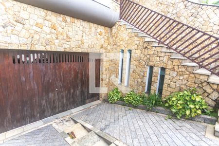 Casa à venda com 350m², 4 quartos e 6 vagas Casa à venda com 350m², 4 quartos e 6 vagasÁrea Externa