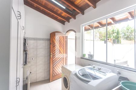 Casa à venda com 350m², 4 quartos e 6 vagas Casa à venda com 350m², 4 quartos e 6 vagasÁrea de Serviço