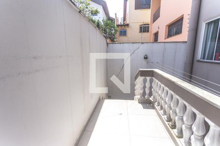 Casa à venda com 350m², 4 quartos e 6 vagas Casa à venda com 350m², 4 quartos e 6 vagasÁrea Externa