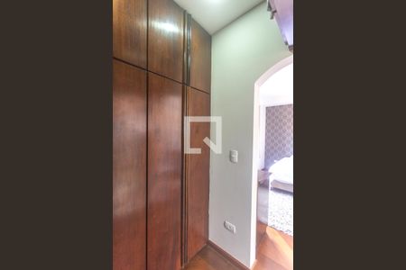 Casa à venda com 350m², 4 quartos e 6 vagas Casa à venda com 350m², 4 quartos e 6 vagasCloset