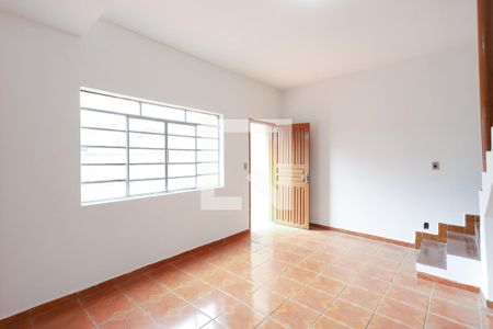 Sala de casa de condomínio para alugar com 2 quartos, 100m² em Chora Menino, São Paulo