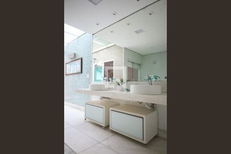 Casa à venda com 320m², 4 quartos e 4 vagasBanheiro da Suíte 1