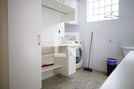 Casa à venda com 320m², 4 quartos e 4 vagasÁrea de Serviço