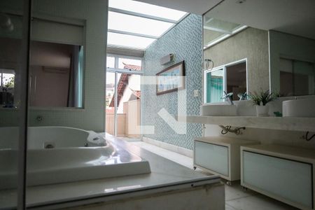 Casa à venda com 320m², 4 quartos e 4 vagasBanheiro da Suíte 1