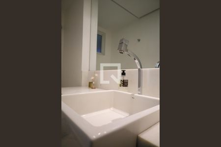 Casa à venda com 320m², 4 quartos e 4 vagasBanheiro da Suíte 2