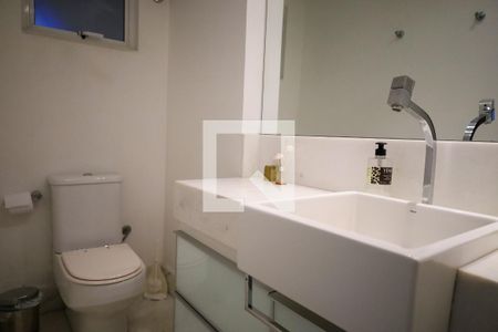 Casa à venda com 320m², 4 quartos e 4 vagasBanheiro da Suíte 2