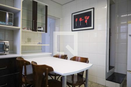 Casa à venda com 320m², 4 quartos e 4 vagasCozinha
