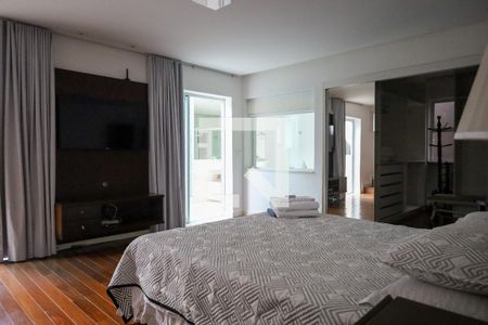 Casa à venda com 320m², 4 quartos e 4 vagasSuíte 1