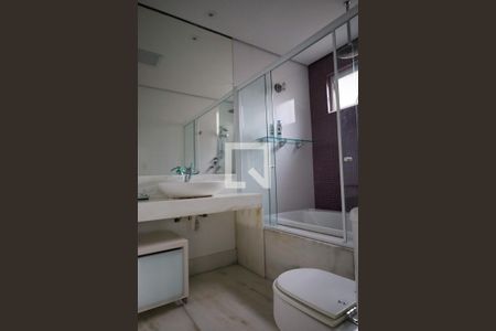 Casa à venda com 320m², 4 quartos e 4 vagasBanheiro da Suíte 4