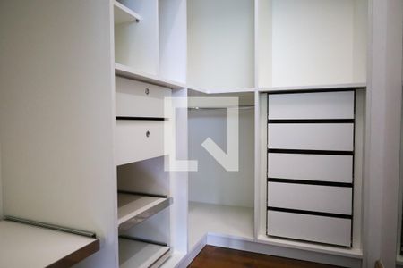 Casa à venda com 320m², 4 quartos e 4 vagasCloset da Suíte 3