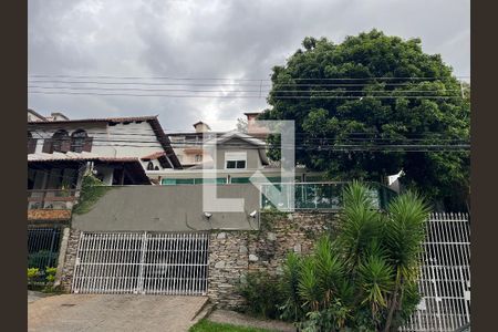 Casa à venda com 320m², 4 quartos e 4 vagasFachada