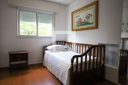 Casa à venda com 320m², 4 quartos e 4 vagasSuíte 2