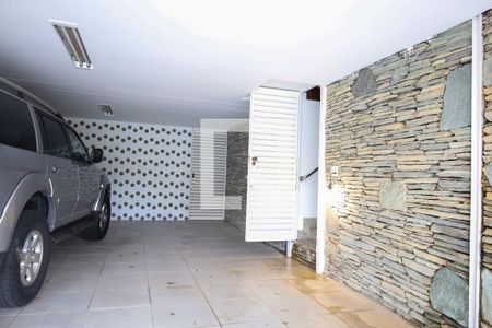 Casa à venda com 320m², 4 quartos e 4 vagasGaragem