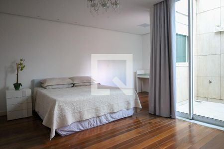 Casa à venda com 320m², 4 quartos e 4 vagasSuíte 4