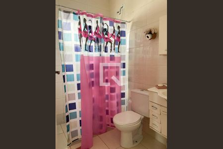 Casa à venda com 117m², 2 quartos e 2 vagasBanheiro da Suíte 1