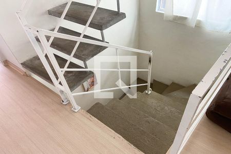 Casa à venda com 117m², 2 quartos e 2 vagasEscada