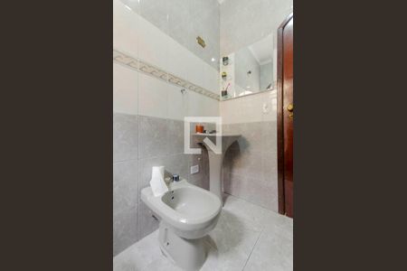 Casa à venda com 157m², 4 quartos e 2 vagas Casa à venda com 157m², 4 quartos e 2 vagasBanheiro