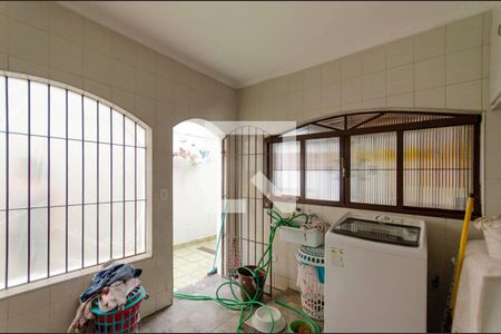 Casa à venda com 157m², 4 quartos e 2 vagas Casa à venda com 157m², 4 quartos e 2 vagasÁrea de Serviço