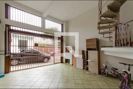 Casa à venda com 157m², 4 quartos e 2 vagas Casa à venda com 157m², 4 quartos e 2 vagasGaragem