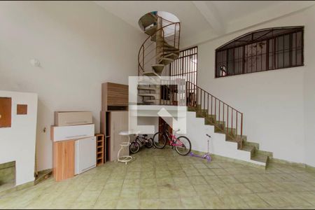 Casa à venda com 157m², 4 quartos e 2 vagas Casa à venda com 157m², 4 quartos e 2 vagasGaragem