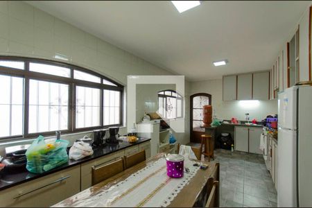 Casa à venda com 157m², 4 quartos e 2 vagas Casa à venda com 157m², 4 quartos e 2 vagasCozinha