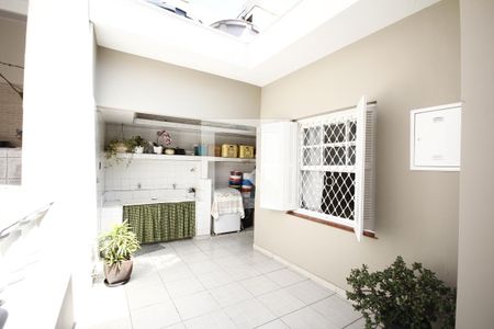 Casa à venda com 300m², 3 quartos e 2 vagasÁrea de Serviço