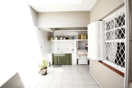 Casa à venda com 300m², 3 quartos e 2 vagasÁrea de Serviço