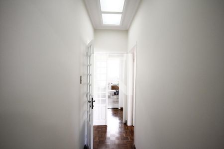 Casa à venda com 300m², 3 quartos e 2 vagasCorredor