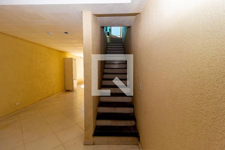 Casa à venda com 320m², 3 quartos e 5 vagasEscada