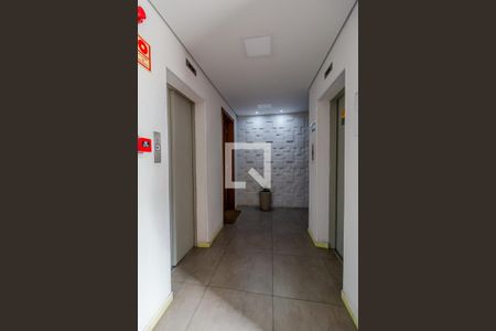 Corredor de kitnet/studio à venda com 1 quarto, 27m² em Centro Histórico, Porto Alegre