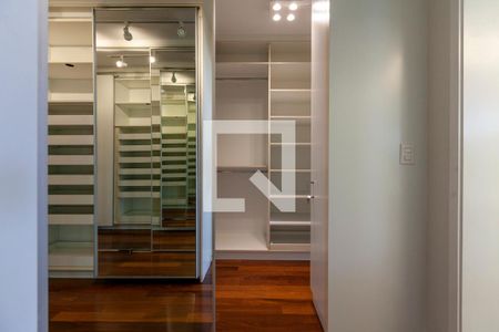 Apartamento à venda com 366m², 5 quartos e 5 vagas Apartamento à venda com 366m², 5 quartos e 5 vagasQuarto