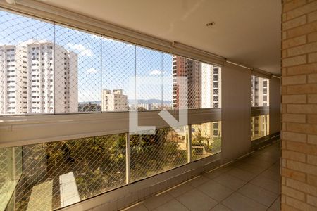 Apartamento à venda com 366m², 5 quartos e 5 vagas Apartamento à venda com 366m², 5 quartos e 5 vagasVaranda