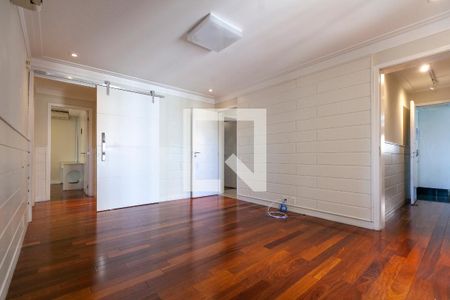 Apartamento à venda com 366m², 5 quartos e 5 vagas Apartamento à venda com 366m², 5 quartos e 5 vagasEscritório