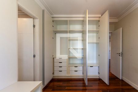 Apartamento à venda com 366m², 5 quartos e 5 vagas Apartamento à venda com 366m², 5 quartos e 5 vagasQuarto