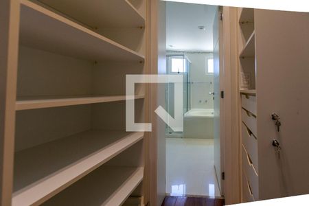 Apartamento à venda com 366m², 5 quartos e 5 vagas Apartamento à venda com 366m², 5 quartos e 5 vagasQuarto