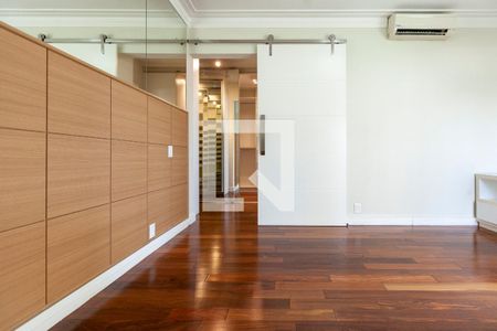 Apartamento à venda com 366m², 5 quartos e 5 vagas Apartamento à venda com 366m², 5 quartos e 5 vagasQuarto