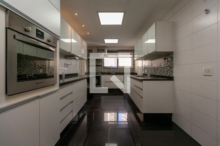 Apartamento à venda com 366m², 5 quartos e 5 vagas Apartamento à venda com 366m², 5 quartos e 5 vagasCozinha