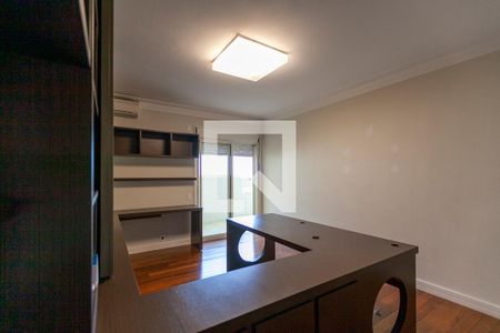 Apartamento à venda com 366m², 5 quartos e 5 vagas Apartamento à venda com 366m², 5 quartos e 5 vagasEscritório