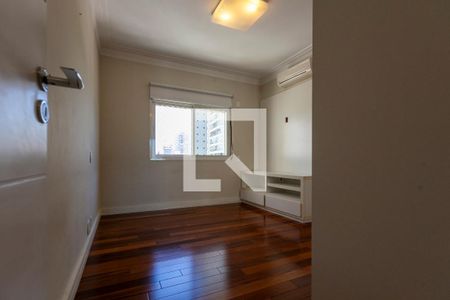 Apartamento à venda com 366m², 5 quartos e 5 vagas Apartamento à venda com 366m², 5 quartos e 5 vagasQuarto