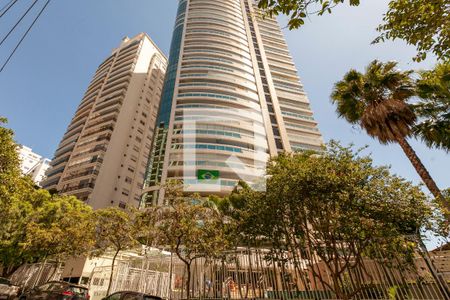 Apartamento à venda com 366m², 5 quartos e 5 vagas Apartamento à venda com 366m², 5 quartos e 5 vagasFachada